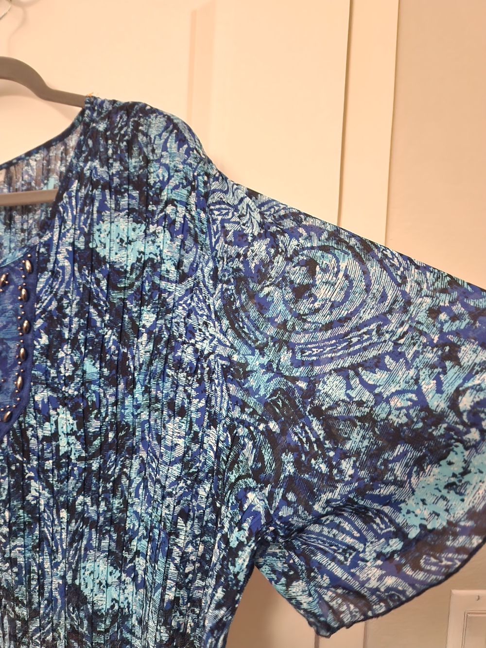 5/$30 Catherines Blue Multi-Patterned Tunic Top - Picture 5 of 6